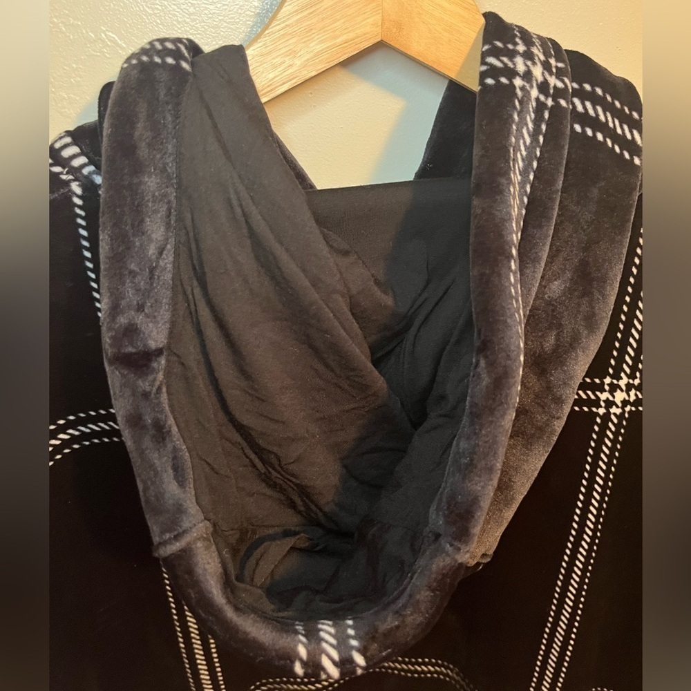 Tavi Campfire Hoodie Size Large Black White Window Pane Stripes Cropped Velour - Picture 9 of 14